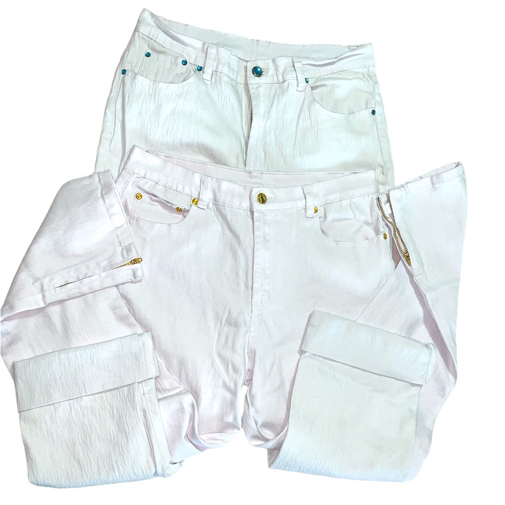 2 pairs of women’s white pants